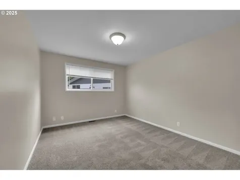 1635 Adkins Street Eugene OR 97401