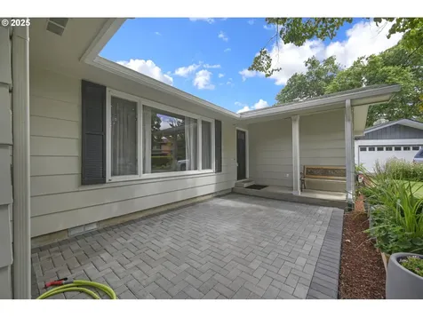 1635 Adkins Street Eugene OR 97401