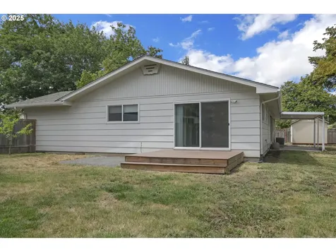 1635 Adkins Street Eugene OR 97401