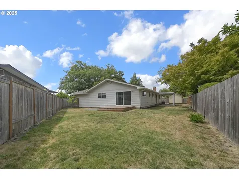 1635 Adkins Street Eugene OR 97401