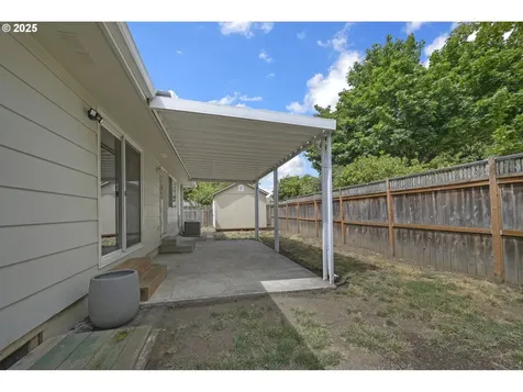 1635 Adkins Street Eugene OR 97401