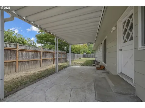 1635 Adkins Street Eugene OR 97401