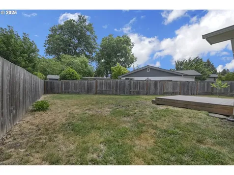 1635 Adkins Street Eugene OR 97401