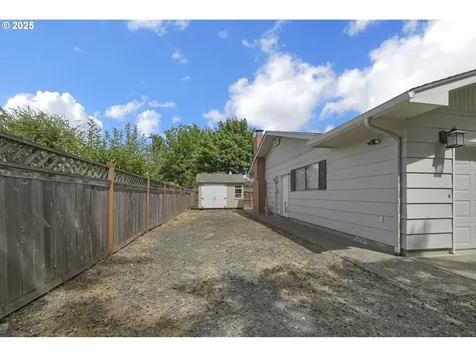 1635 Adkins Street Eugene OR 97401
