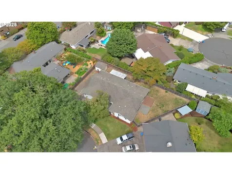 1635 Adkins Street Eugene OR 97401