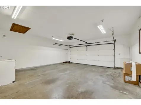 1635 Adkins Street Eugene OR 97401