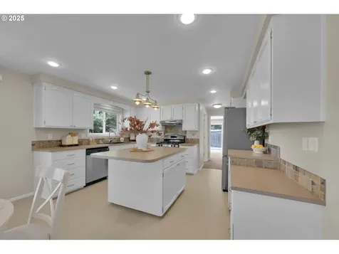 1635 Adkins Street Eugene OR 97401