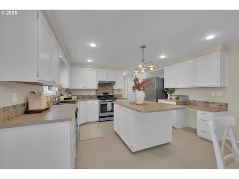 1635 Adkins Street Eugene OR 97401