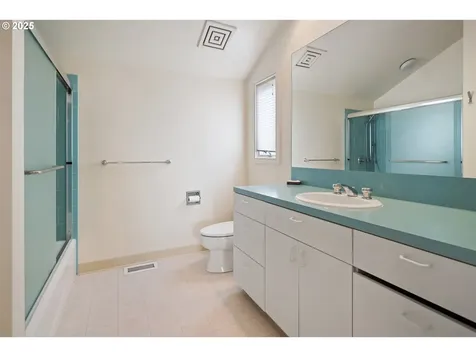 8703 SE Porter Circle Vancouver WA 98664