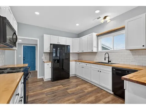 1545 3rd Street Haines OR 97833