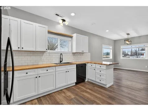 1545 3rd Street Haines OR 97833