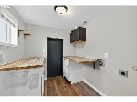 1545 3rd Street Haines OR 97833