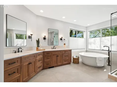 1925 Childs Road Lake Oswego OR 97034
