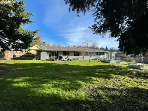 1872 Coventry Way Eugene OR 97405