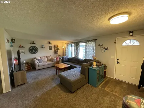 1872 Coventry Way Eugene OR 97405