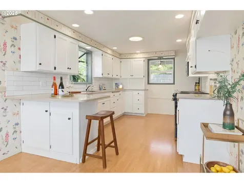 637 E 39th Place Eugene OR 97405