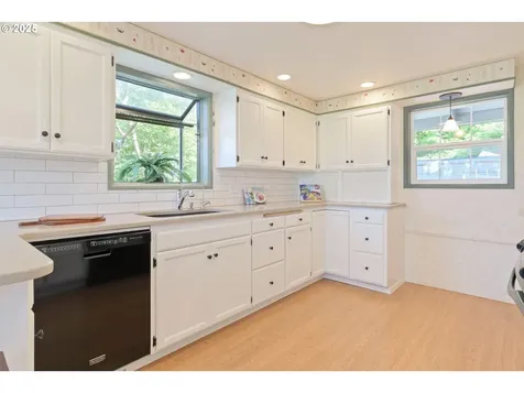 637 E 39th Place Eugene OR 97405