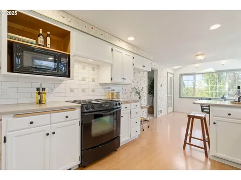 637 E 39th Place Eugene OR 97405