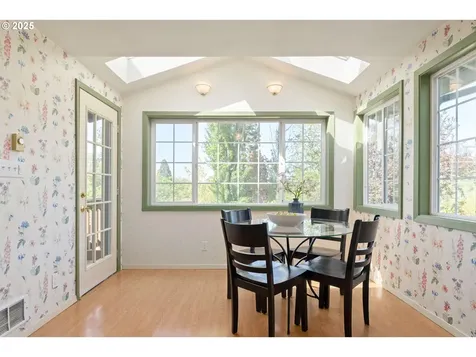 637 E 39th Place Eugene OR 97405