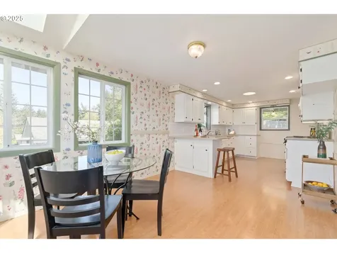 637 E 39th Place Eugene OR 97405