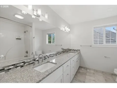 3471 Lakeside Drive Eugene OR 97401