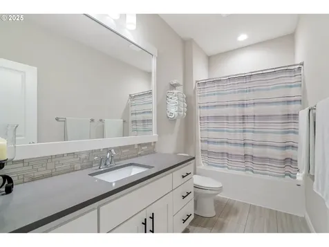 7612 NE 176th Avenue Vancouver WA 98682