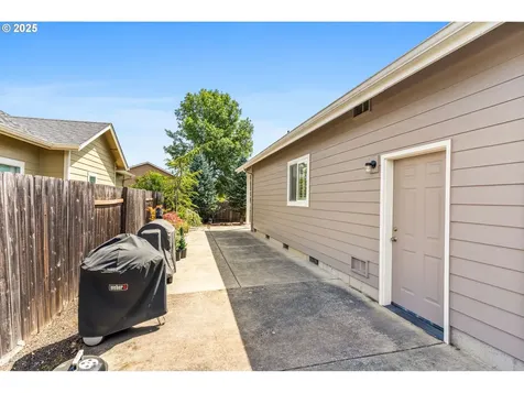 1215 46th Avenue Sweet Home OR 97386
