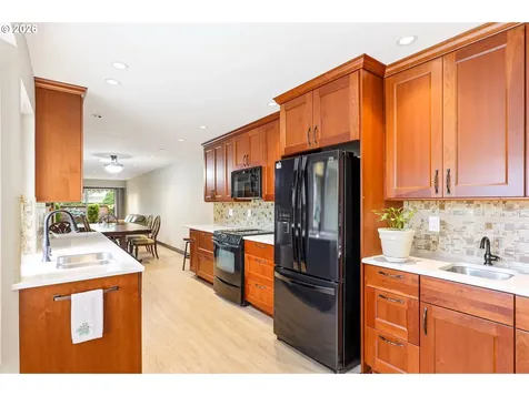 10290 SW Greenleaf Terrace Portland OR 97224