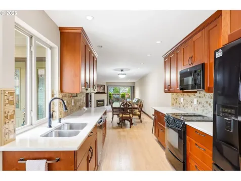 10290 SW Greenleaf Terrace Portland OR 97224