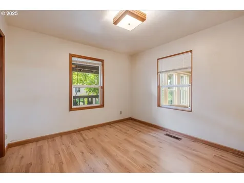 2419 NE Grandhaven Street Mcminnville OR 97128