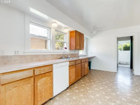 1015 SE Nehalem Street Portland OR 97202