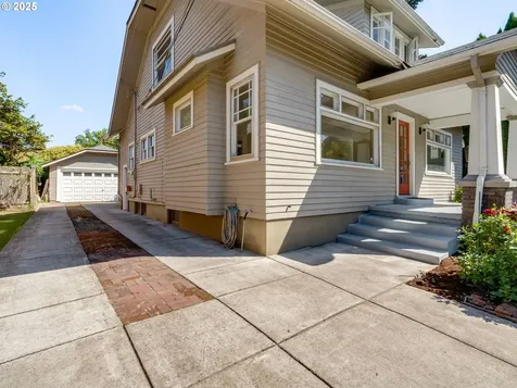 1015 SE Nehalem Street Portland OR 97202