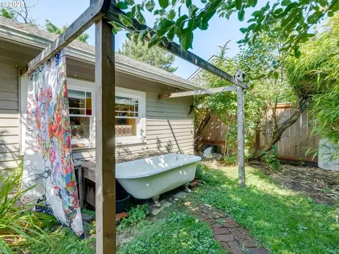 1015 SE Nehalem Street Portland OR 97202