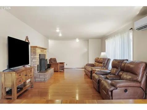 38225 Mount Hope Drive Lebanon OR 97355