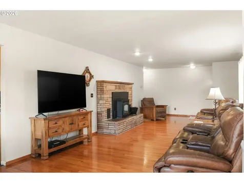 38225 Mount Hope Drive Lebanon OR 97355