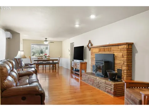 38225 Mount Hope Drive Lebanon OR 97355