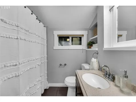 707 E 28th Street Vancouver WA 98663