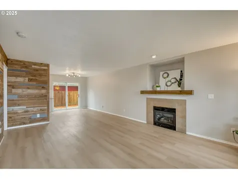 6718 SE Henry Street Portland OR 97206