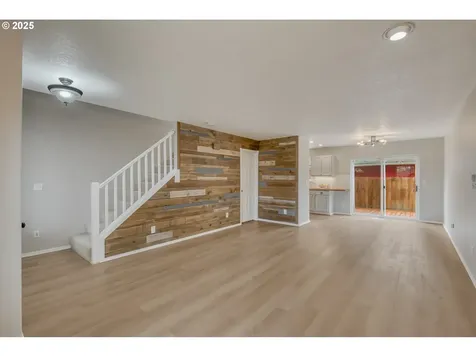 6718 SE Henry Street Portland OR 97206
