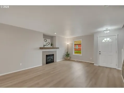 6718 SE Henry Street Portland OR 97206