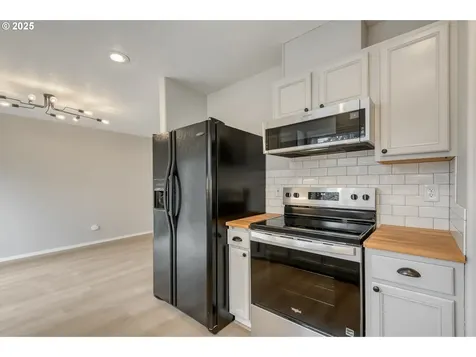 6718 SE Henry Street Portland OR 97206