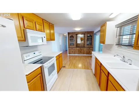 15889 Sunset Strip Brookings OR 97415