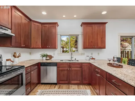 7027 SE Boise Street Portland OR 97206