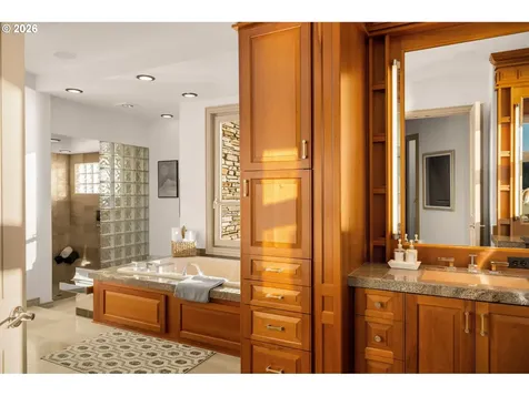 3012 Lakeview Boulevard Lake Oswego OR 97035