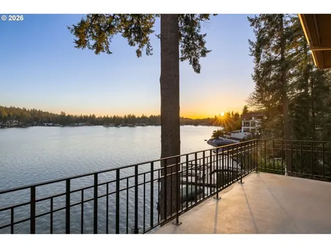 3012 Lakeview Boulevard Lake Oswego OR 97035