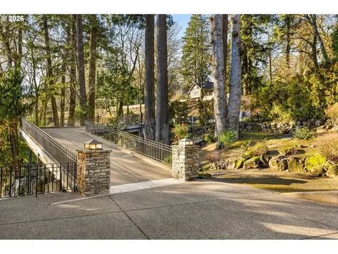3012 Lakeview Boulevard Lake Oswego OR 97035
