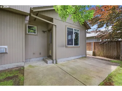 1961 Adelman Loop Eugene OR 97402