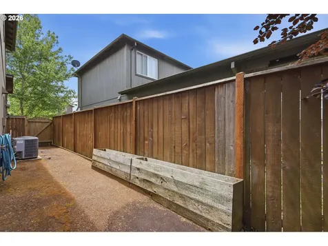 1961 Adelman Loop Eugene OR 97402