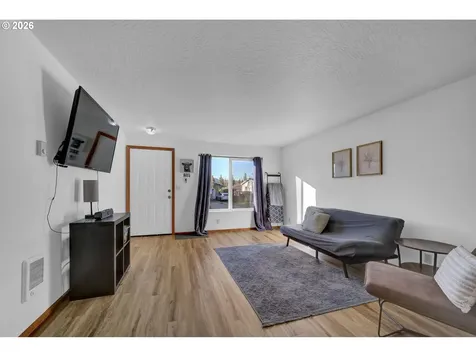 1336 S 7th Street Cottage Grove OR 97424