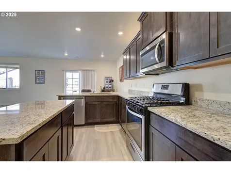 1203 W 17th Avenue La Center WA 98629